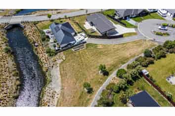 14 West Bay Place, Huntingdon/Lake Hood