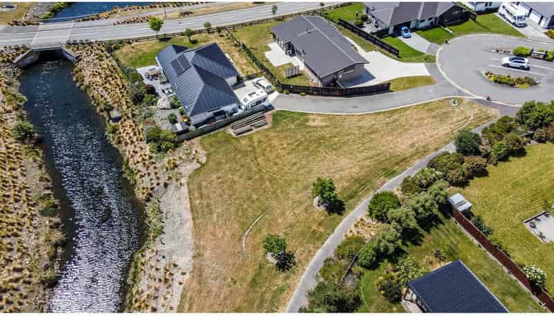 14 West Bay Place, Huntingdon/Lake Hood