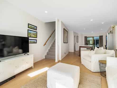 4/21 Hunters Park Drive, Three Kings