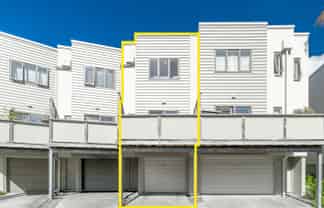 4/21 Hunters Park Drive, Three Kings