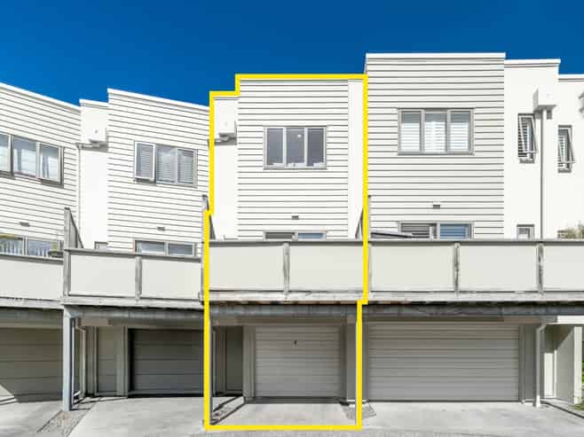 4/21 Hunters Park Drive, Three Kings