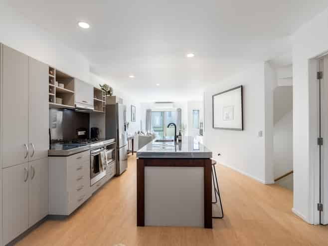 4/21 Hunters Park Drive, Three Kings