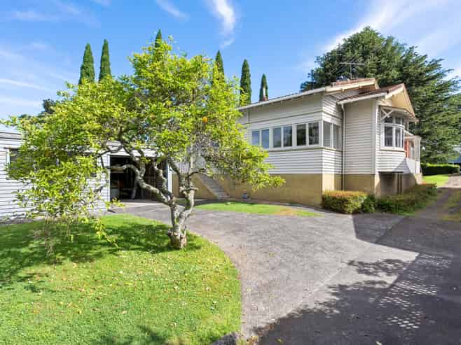 54 Lloyd Avenue, Mount Albert