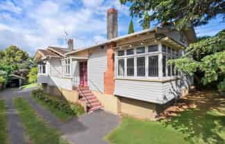 54 Lloyd Avenue, Mount Albert