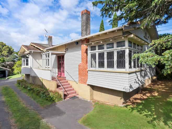 54 Lloyd Avenue, Mount Albert