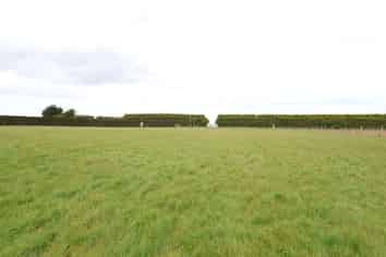 15 Weir Road, Waianiwa