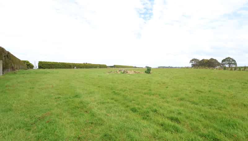 15 Weir Road, Waianiwa