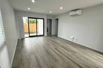 3/4 Nicola Place, Mangere