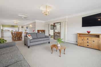 12 Kowhai Street, Glenholme