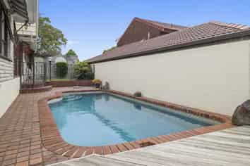 12 Kowhai Street, Glenholme