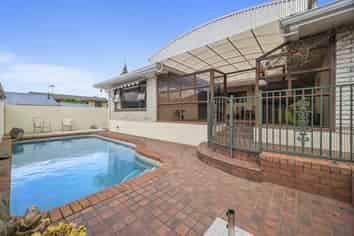 12 Kowhai Street, Glenholme