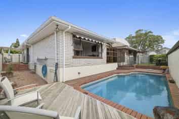 12 Kowhai Street, Glenholme