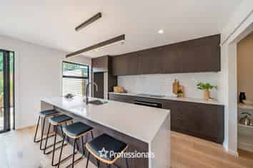 8 Maire Street, Woburn