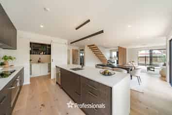 8 Maire Street, Woburn