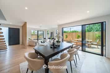 8 Maire Street, Woburn