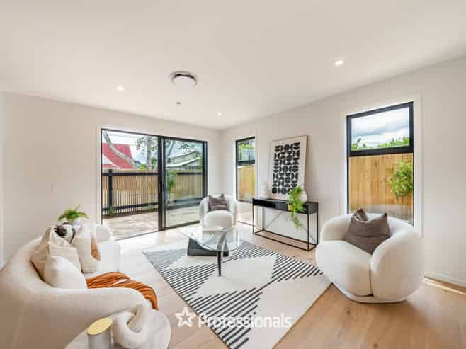 8 Maire Street, Woburn