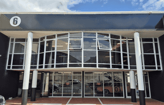 HIGH-STUD WAREHOUSE AND SHOWROOM
