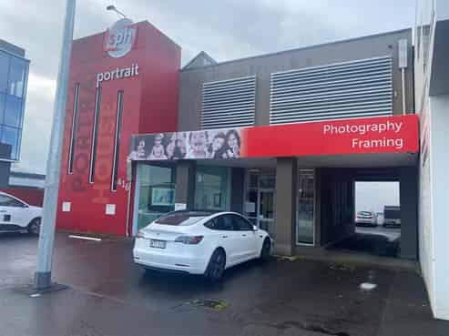 Stylish Standalone - Profile & Parking