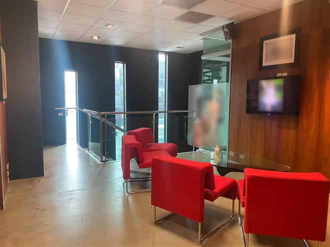 Stylish Standalone - Profile & Parking