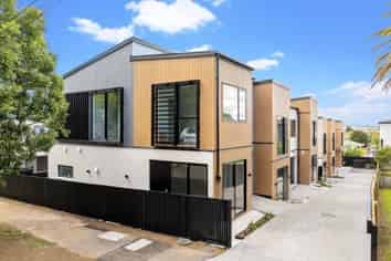 C/10 Bagnall Avenue, Point England