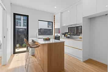 C/10 Bagnall Avenue, Point England