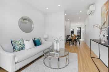 C/10 Bagnall Avenue, Point England