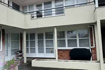 22O Aratonga Avenue, Greenlane