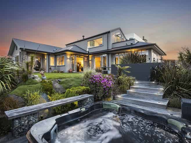 349 Highcliff Road, Waverley