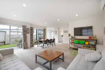 38 Erlestoke Crescent, Churton Park