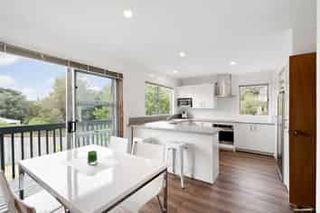 2/28 Scarlock Avenue, Browns Bay