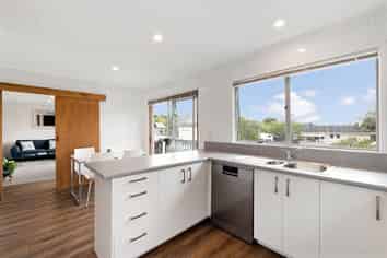 2/28 Scarlock Avenue, Browns Bay