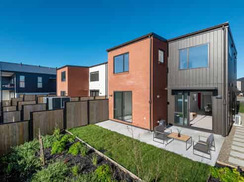 13 Te Ara Tu Para, Albany