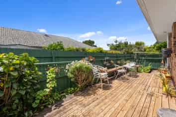 2/53 Kings Road, Panmure