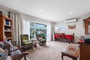 2/53 Kings Road, Panmure