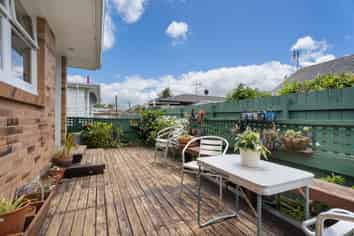 2/53 Kings Road, Panmure