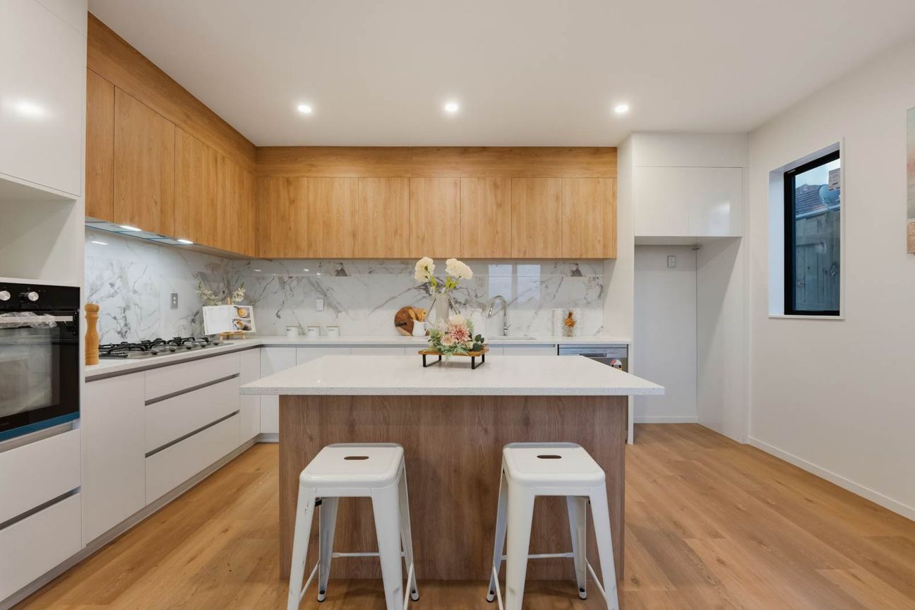 Smart Start  Stylish Living  Rapid Equity – další