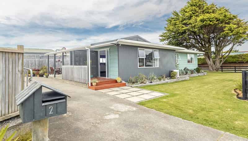 2 Robert McKeen Street, OTAKI BEACH