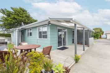 2 Robert McKeen Street, OTAKI BEACH