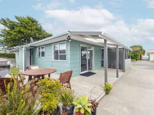 2 Robert Mckeen Street, Otaki Beach