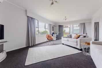 2 Robert McKeen Street, OTAKI BEACH