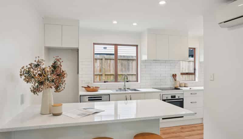 2/100 Royal Road, Massey