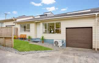 2/100 Royal Road, Massey