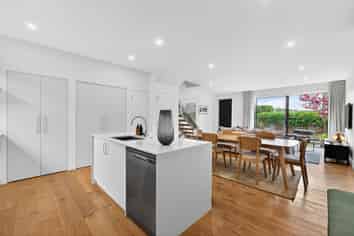 7/4 Glen Atkinson Street, St Heliers