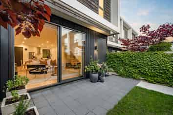 7/4 Glen Atkinson Street, St Heliers