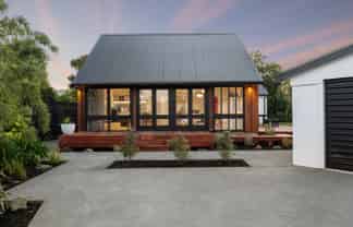 10 Esher Place, Saint Martins