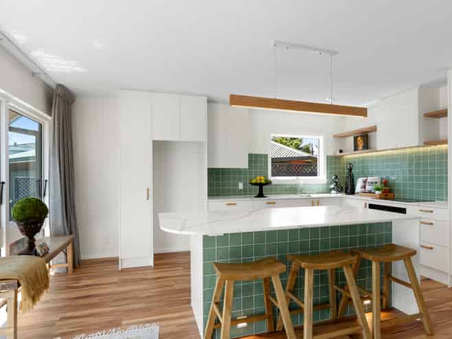 10 Esher Place, Saint Martins