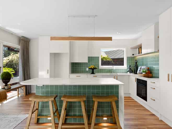 10 Esher Place, Saint Martins