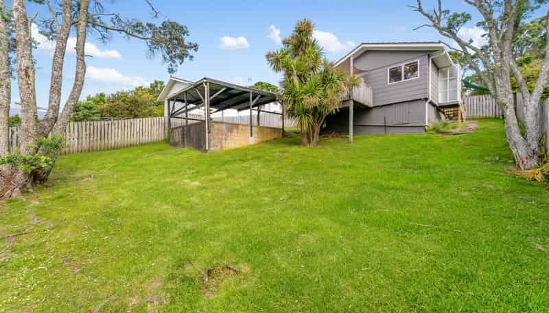 2/247 Wairau Road, Totara Vale