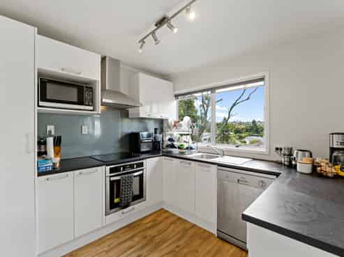 2/247 Wairau Road, Totara Vale