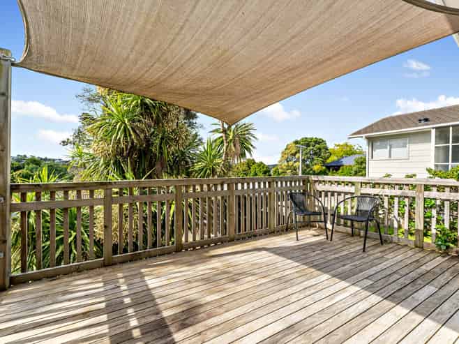 2/247 Wairau Road, Totara Vale